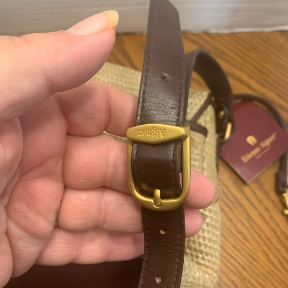 New Old Stock Etienne Aigner Shoulder Bag has tag and key ring Tan - Picture 9 of 15